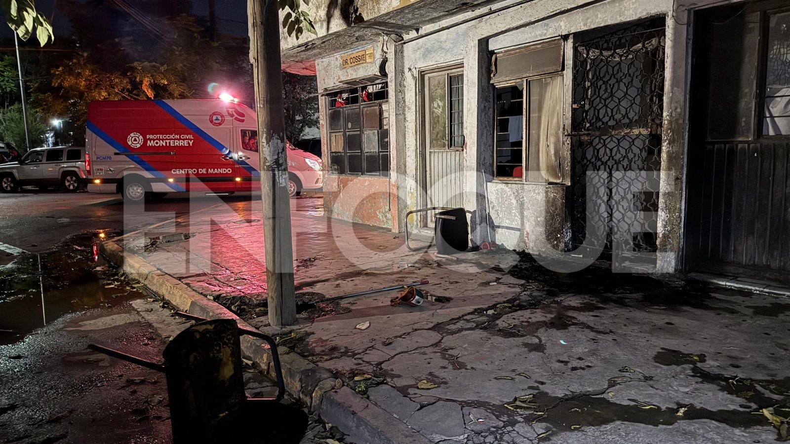 Hombre es asesinado a golpes y quemado con antorcha en Monterrey