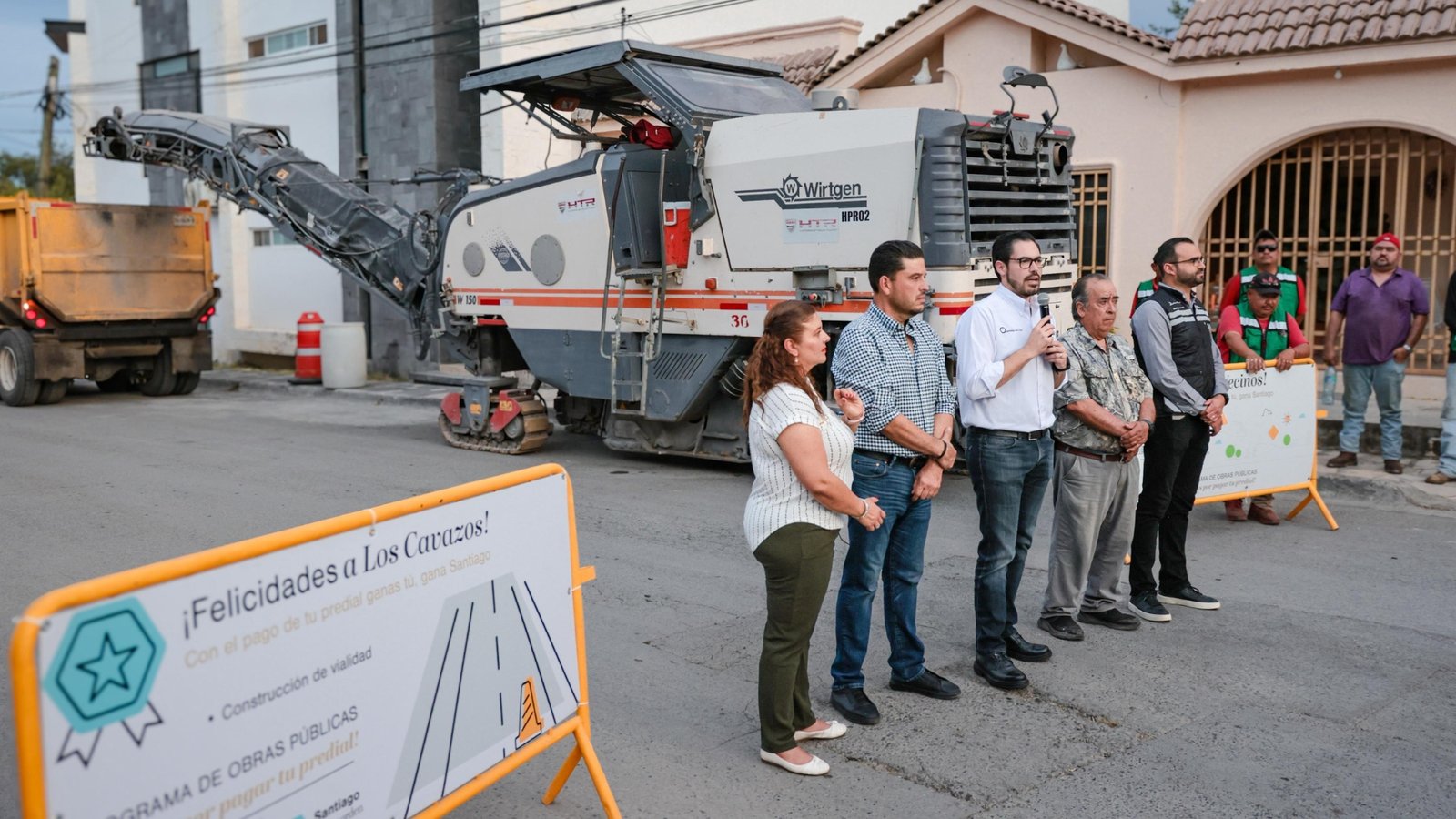 Inicia Santiago recarpeteo en Calle Huajuquito, Los Cavazos