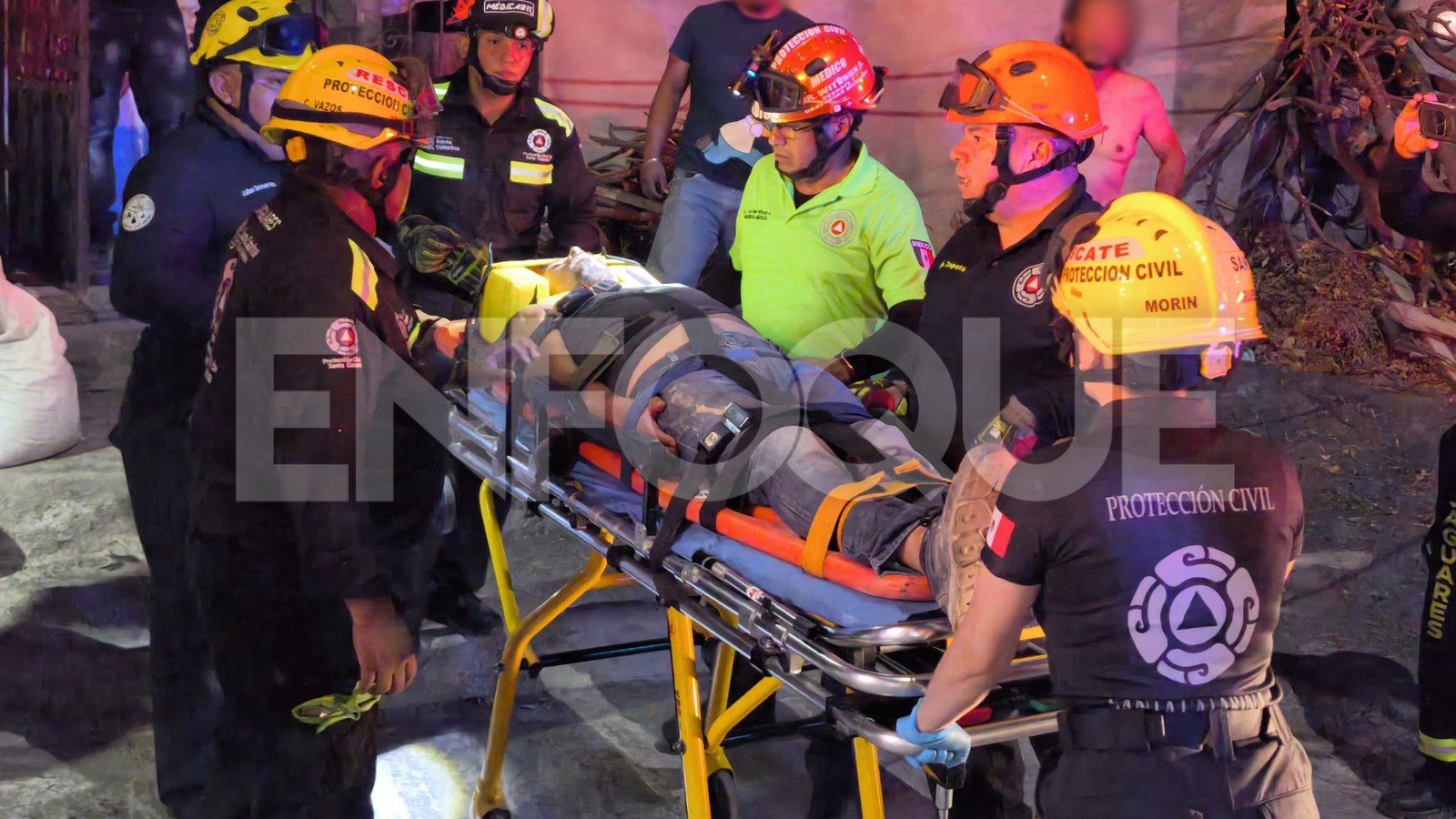 Hombre se electrocuta al ‘colgarse’ de la luz de su vecino en Santa Catarina