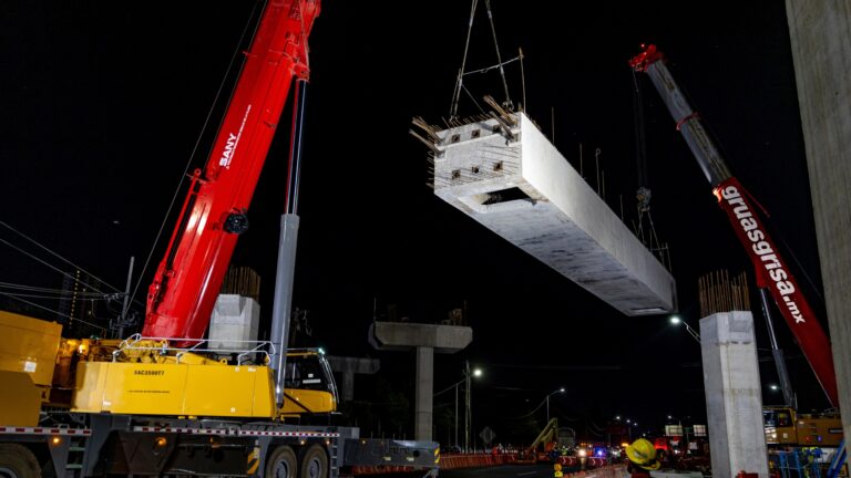 Colocan primera viga conecta L4 y L6 del Metro
