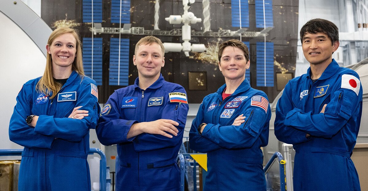 Tripulacion-Crew-10-020824