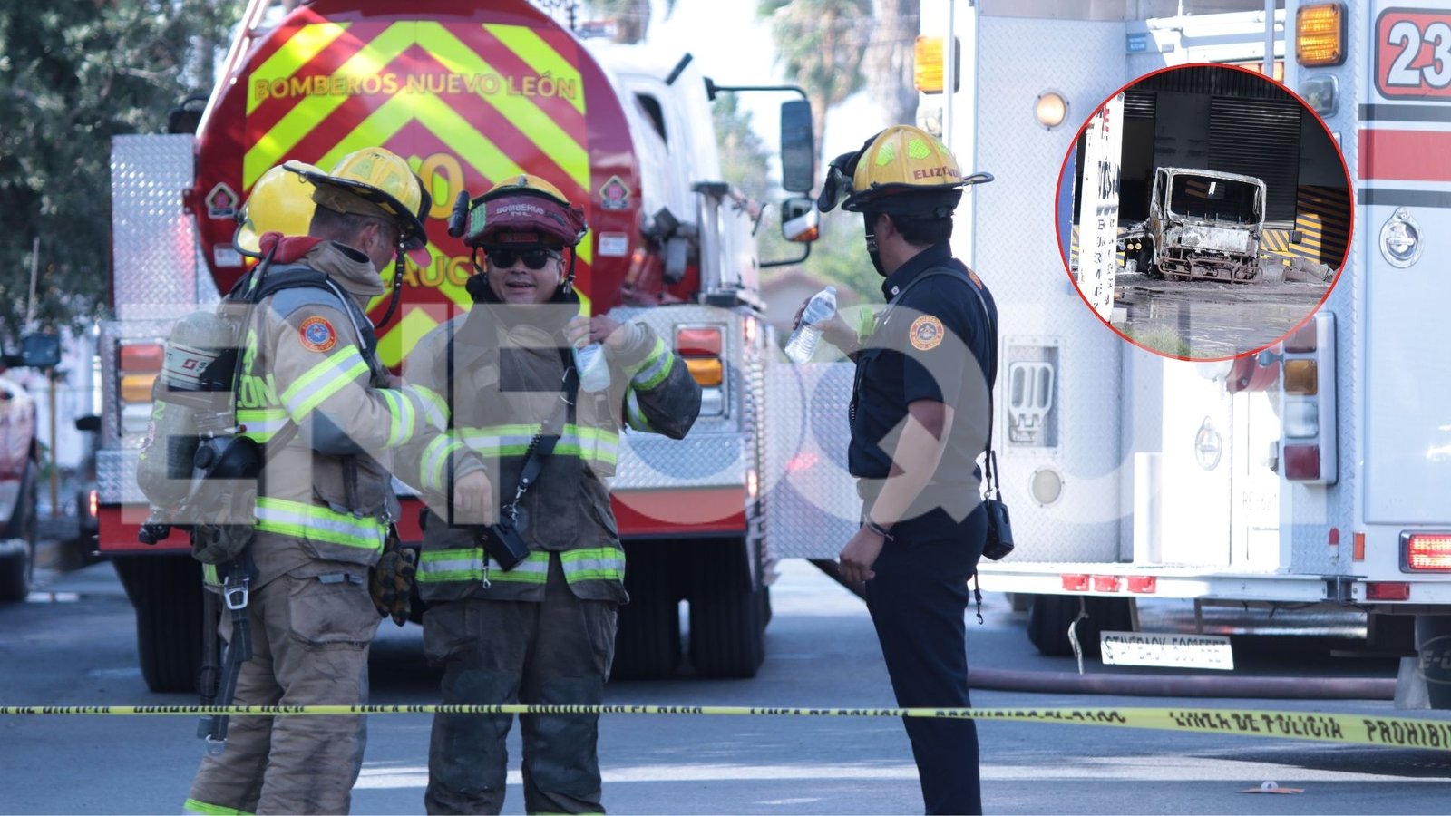 Incendio consume camión dentro de empresa de paquetería