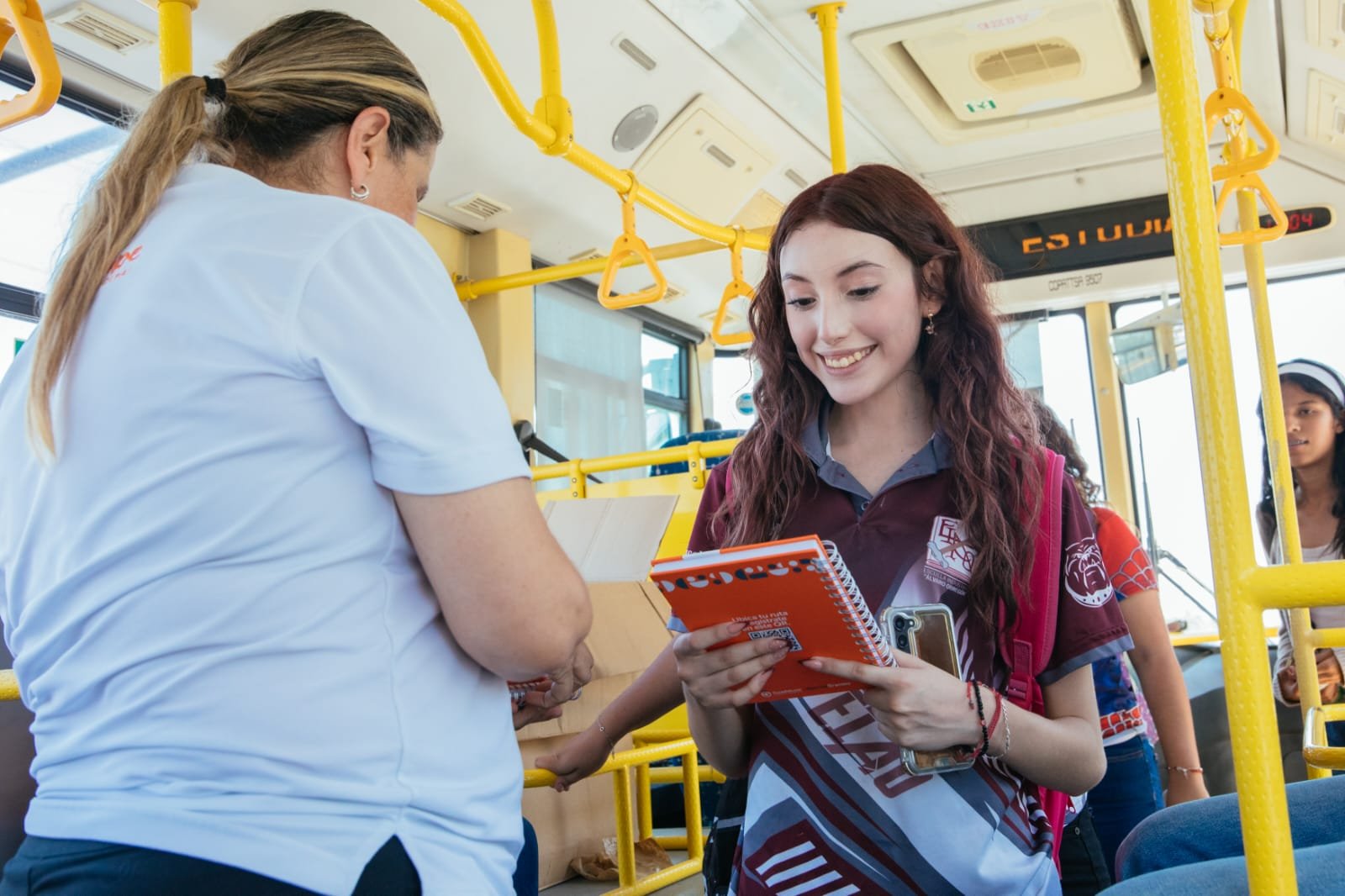 Da Guadalupe bienvenida a estudiantes con transporte escolar gratuito