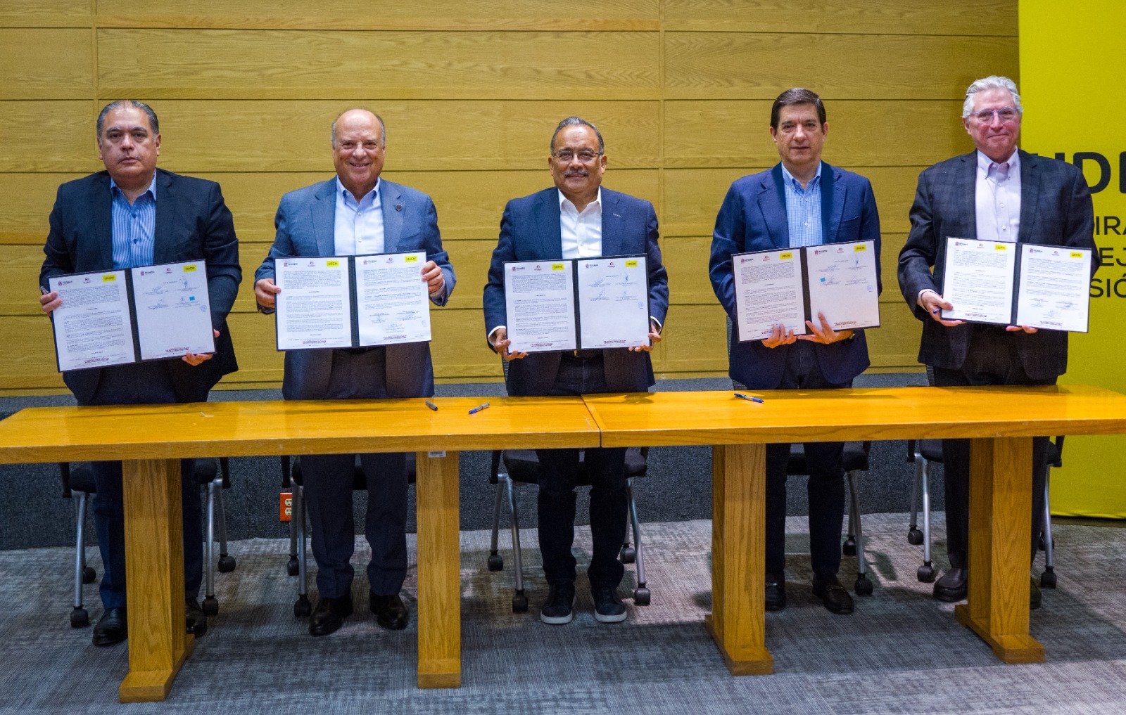 Firma alianza Escobedo con la UDEM