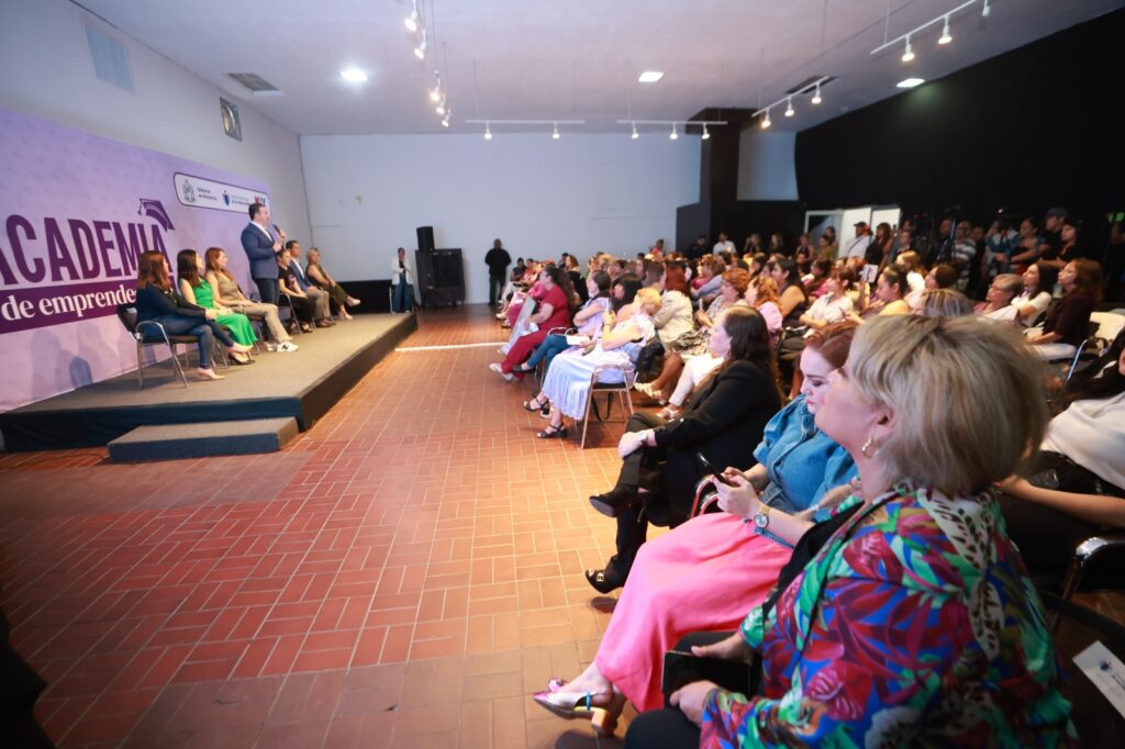 Entrega DIF Monterrey actas de nacimiento en ‘Oficialmente Regios’
