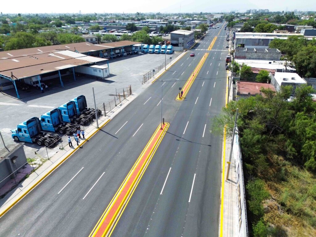 Entrega San Nicolás rehabilitación de avenida Arturo B. de la Garza