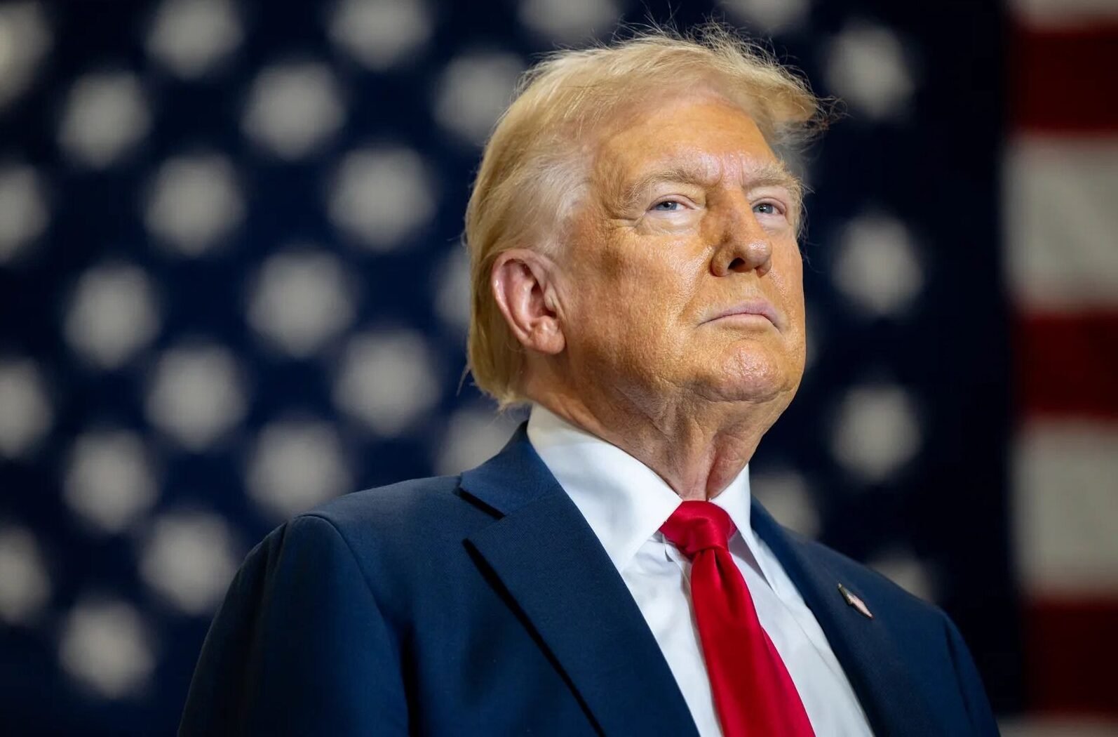 donald_trump_wearing_white_shirt_blue_coat_standing_in_blur_background_hd_donald_trump-1920x1080-2