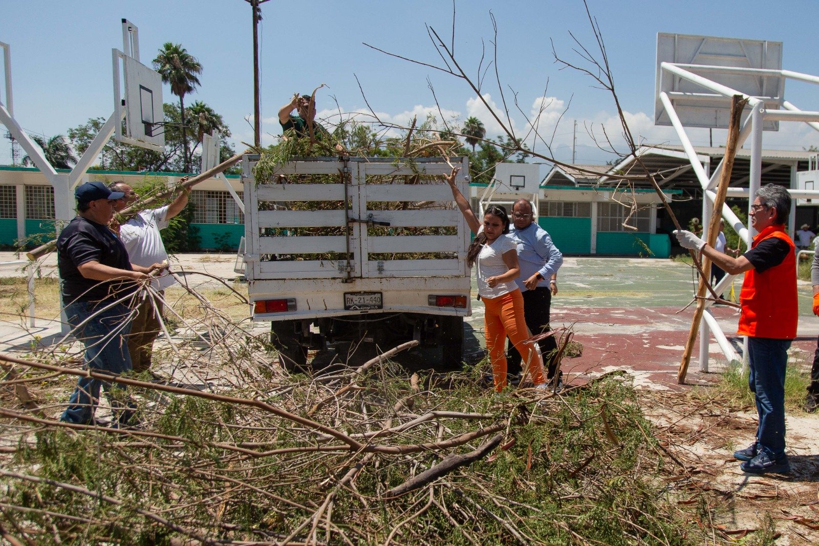 Realiza Gobierno de NL  brigadas de mantenimiento en escuelas