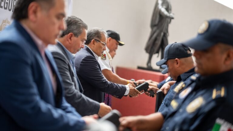 Entrega Escobedo armas no letales “S2” a policías de Proxpol
