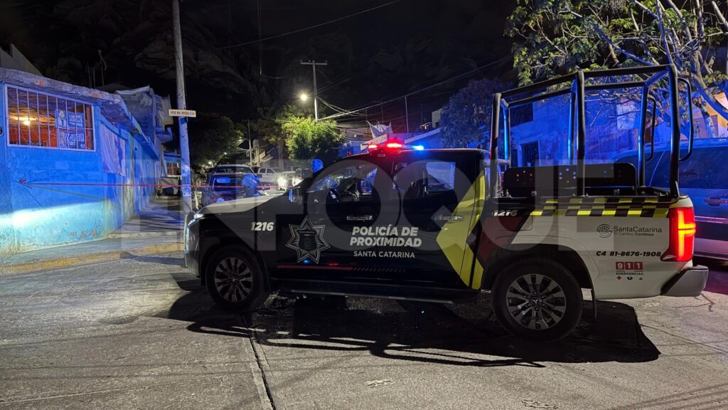 Aseguran camioneta con droga en Santa Catarina