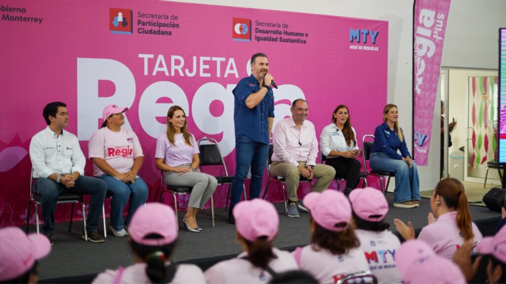 Entrega  Monterrey Tarjeta Regia Plus a 350 mujeres