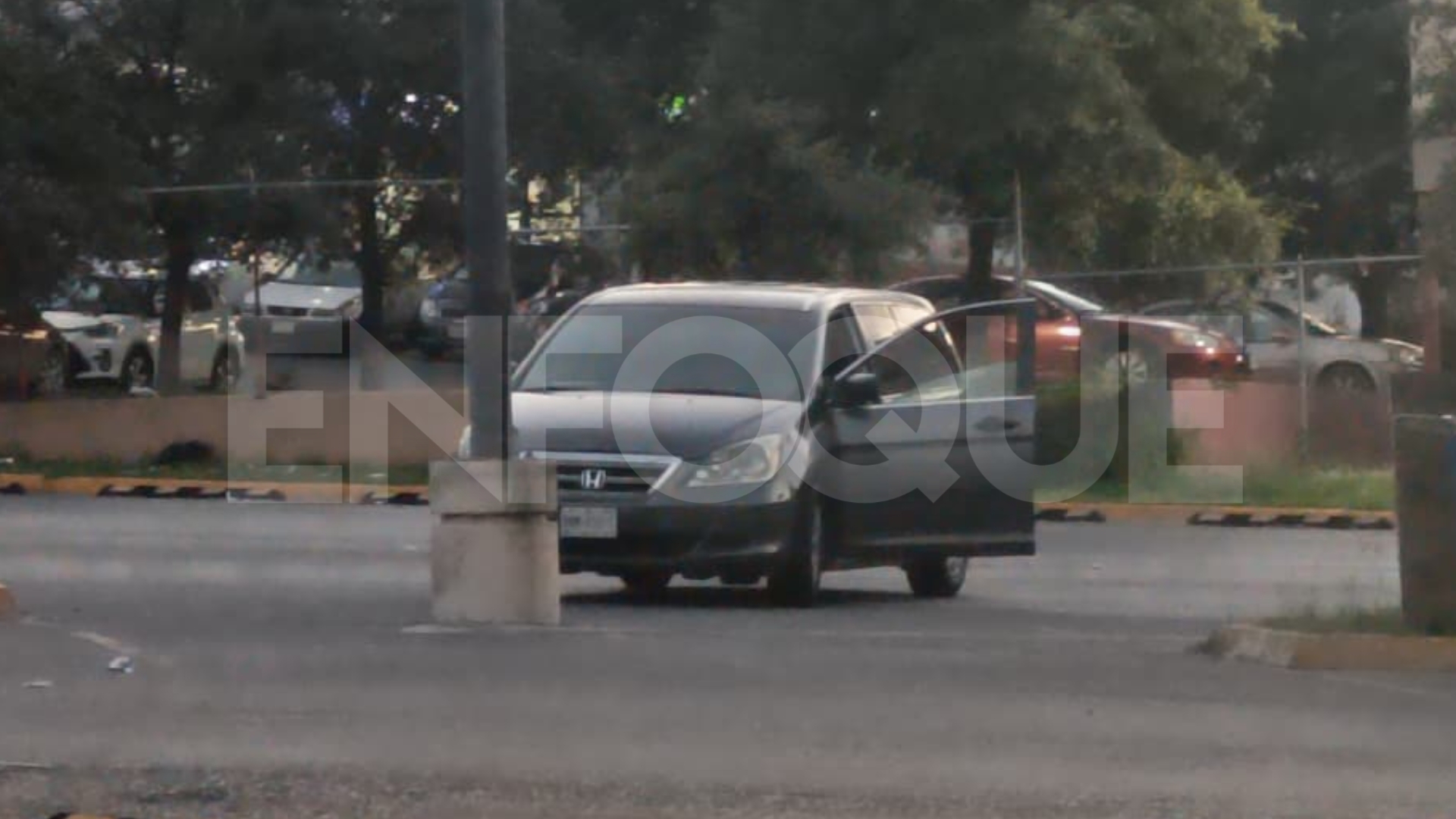 Atacan hombre a balazos en estacionamiento de supermercado en Guadalupe