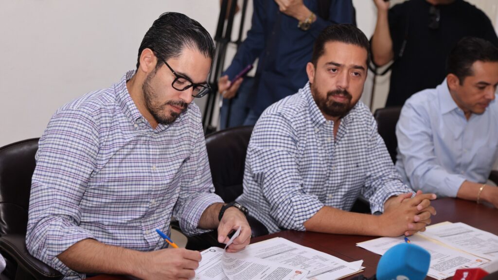 Firma Santiago convenio para repoblar la Presa La Boca y reactivar pesca deportiva