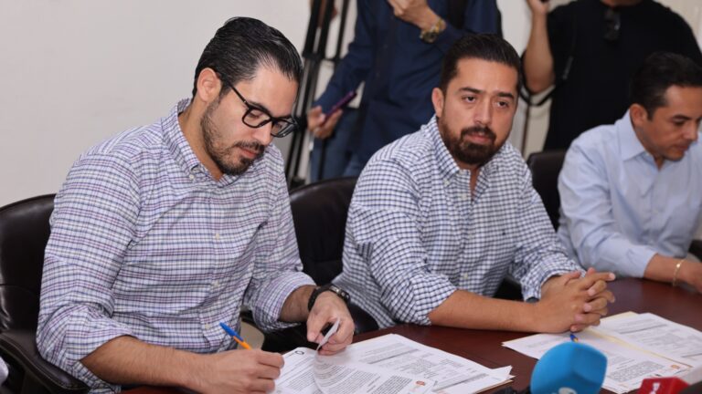 Firma Santiago convenio para repoblar la Presa La Boca y reactivar pesca deportiva