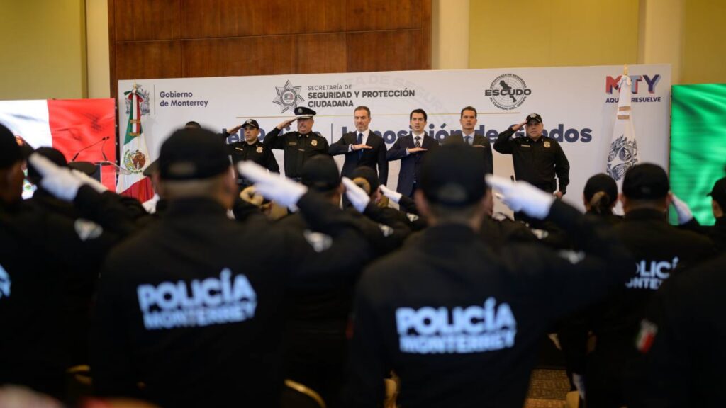 Otorga Monterrey 37 ascensos a policías en el Día Estatal del Policía