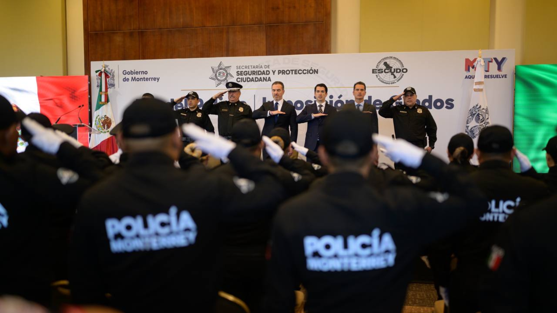 Otorga Monterrey 37 ascensos a policías en el Día Estatal del Policía
