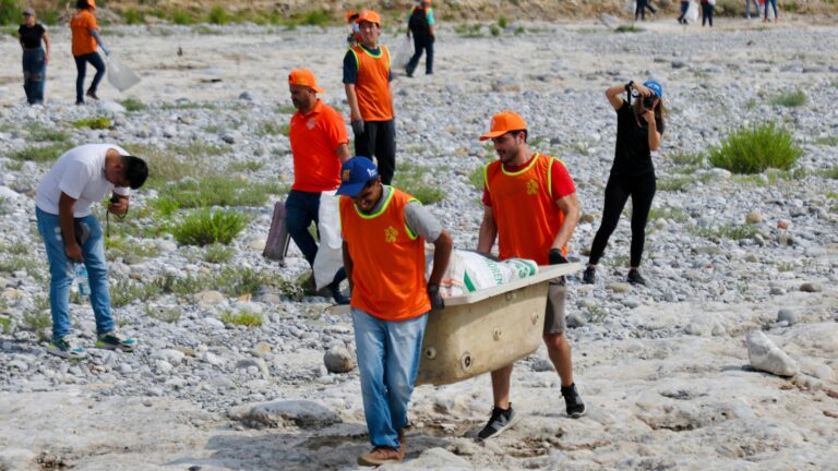Recolectan 3.5 toneladas de basura del Río Santa Catarina