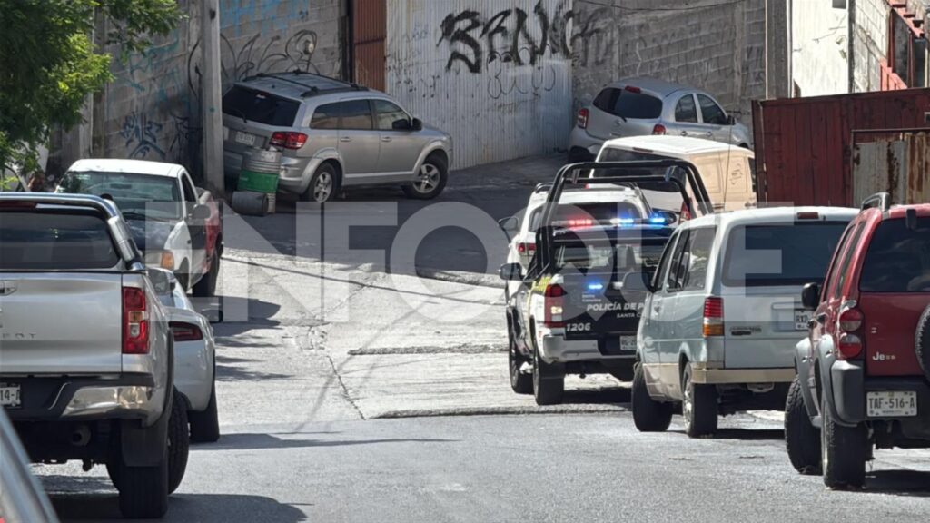 Investigan muerte de hombre hallado junto a camión en Santa Catarina