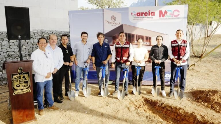 Arranca construcción del primer Starbucks en García