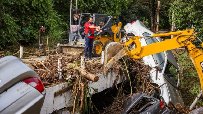 Supervisa David de la Peña daños por lluvias en Santiago