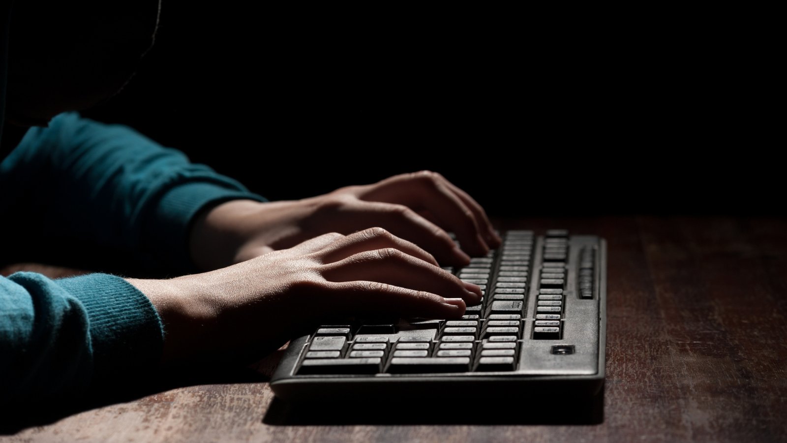 Proponen capacitar a padres para prevenir ciberacoso en Nuevo León