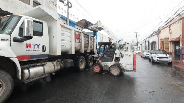 Retira Monterrey más de 67 toneladas de basura en rejillas pluviales tras lluvias