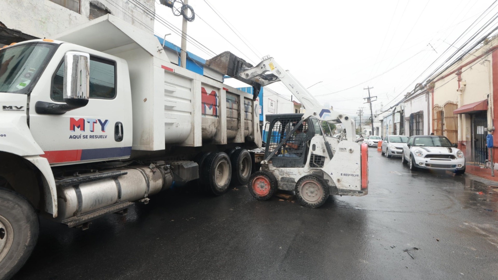 Retira Monterrey más de 67 toneladas de basura en rejillas pluviales tras lluvias