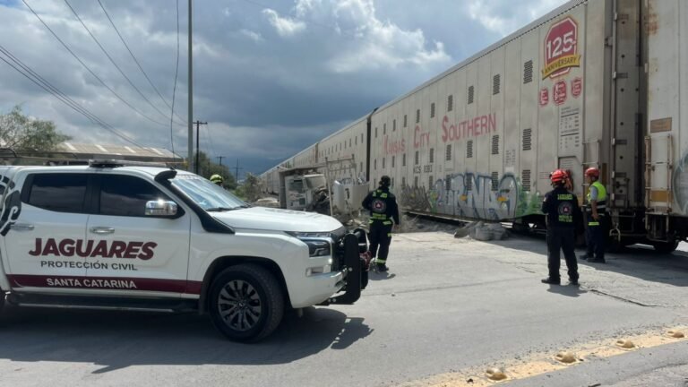 Tren embiste camión de carga en Santa Catarina