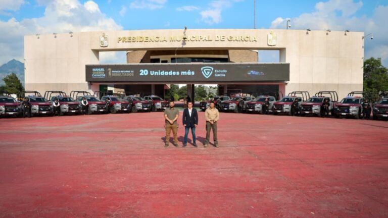 Entregan 20 nuevas patrullas y reportan baja en delitos en García