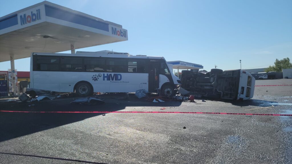 Transporte de personal provoca choque múltiple en Ciénega de Flores
