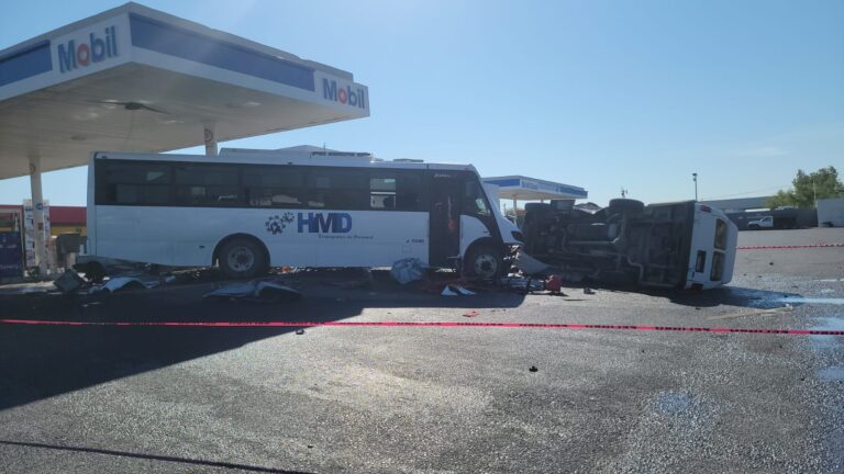 Transporte de personal provoca choque múltiple en Ciénega de Flores