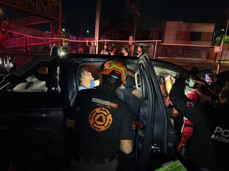 Choque de auto contra camión cervecero deja 3 lesionados