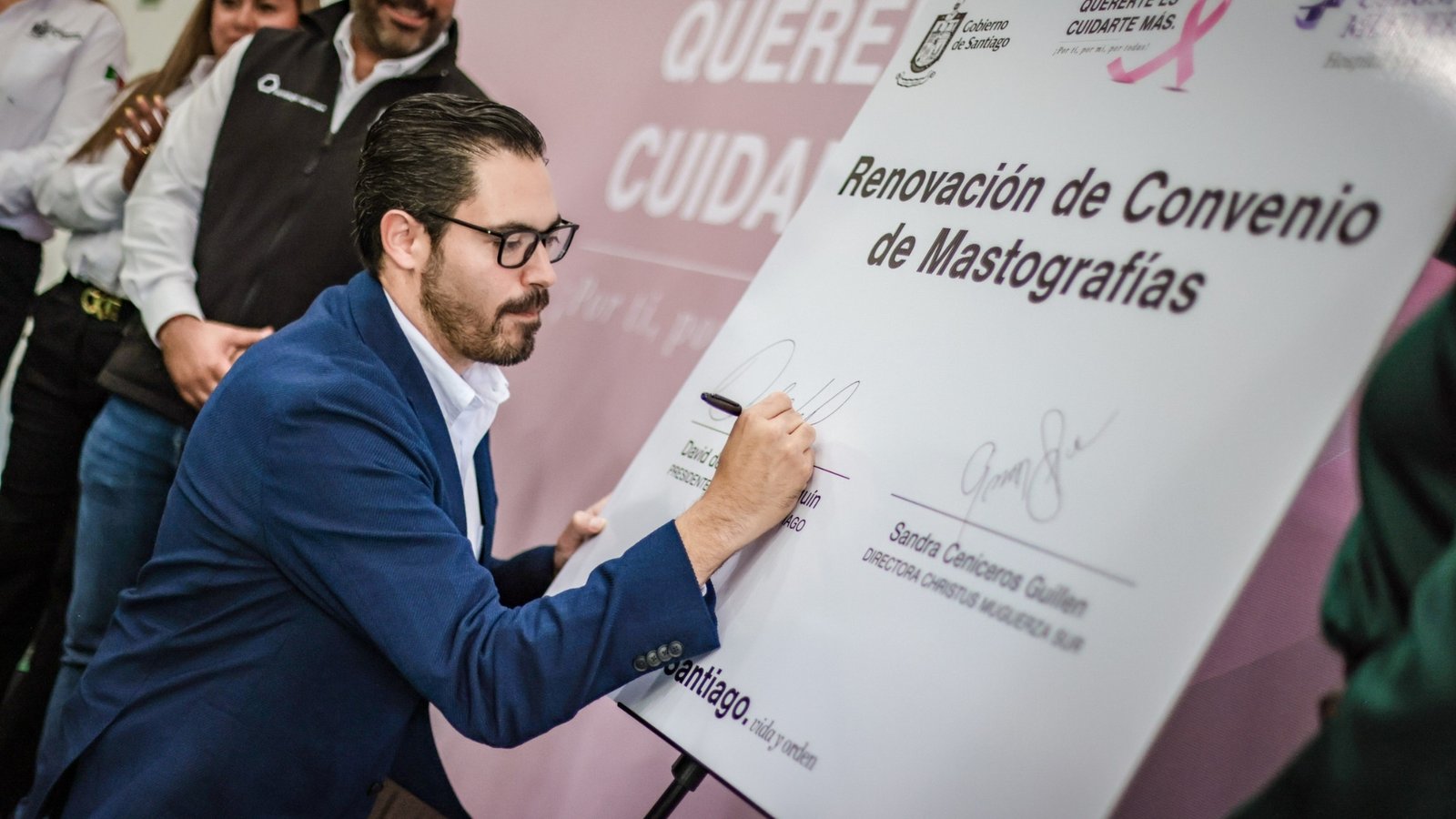 Renueva Santiago convenio para ofrecer mastografías gratuitas