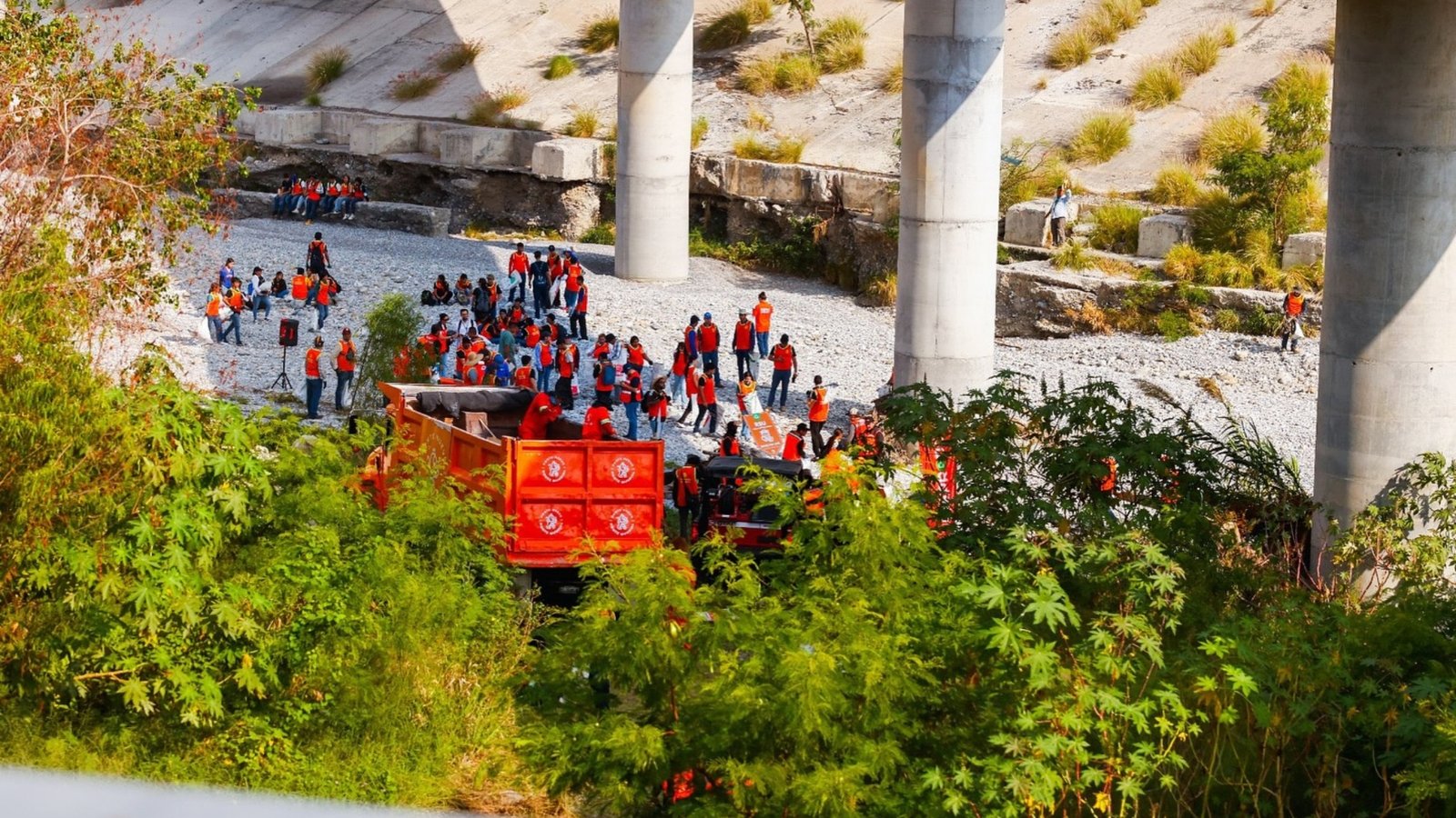 Recolectan más de 27 toneladas de basura del Río Santa Catarina