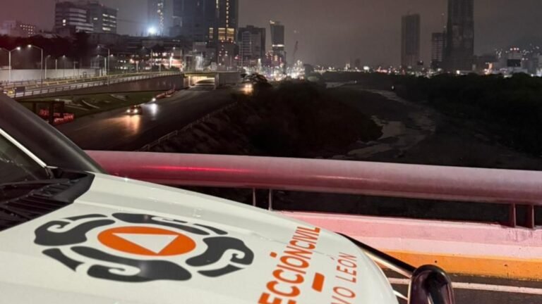 Lluvias torrenciales provocan apagones, inundaciones y caos vial en Monterrey