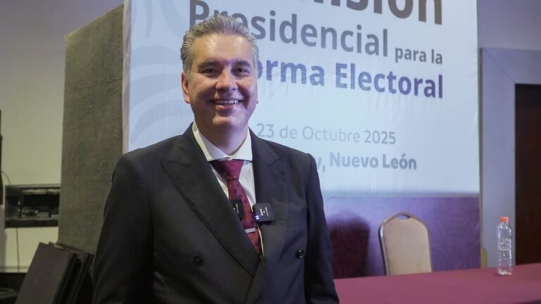 Waldo Fernández participa en foro sobre la Reforma Electoral en Monterrey