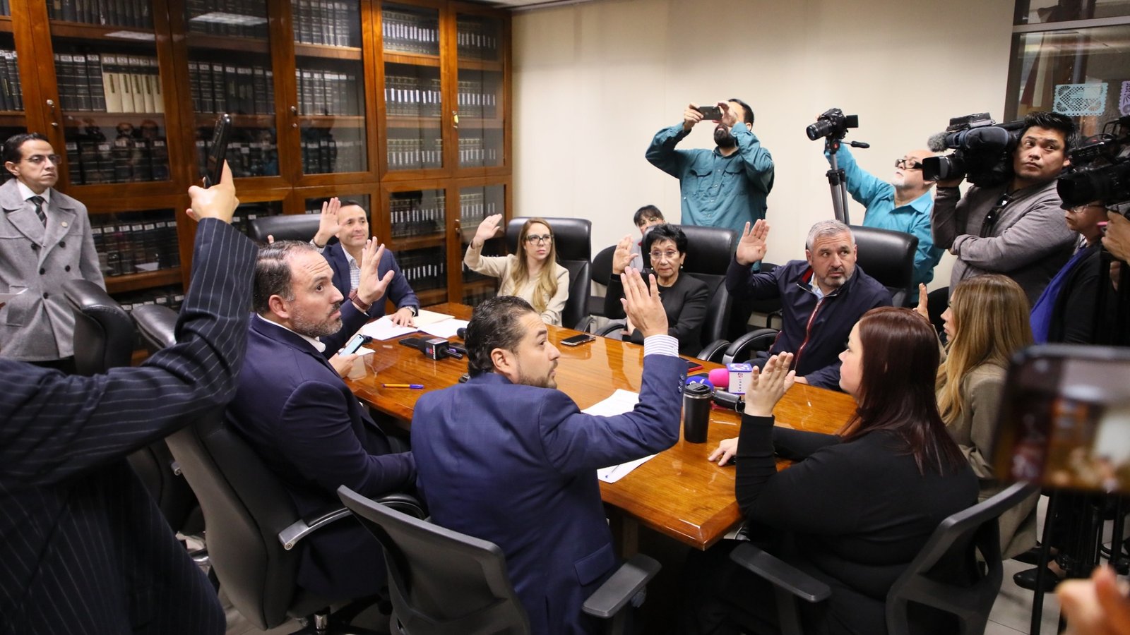 Diputados del Congreso de Nuevo León durante sesión de la COCRI