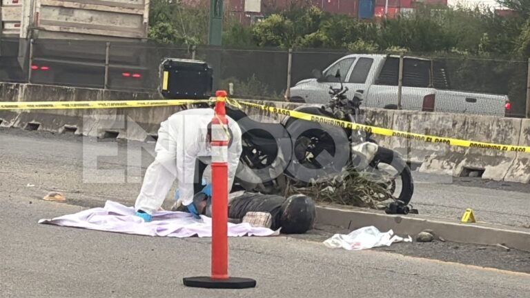 Muere motociclista tras accidente en carretera a Colombia, en Salinas Victoria