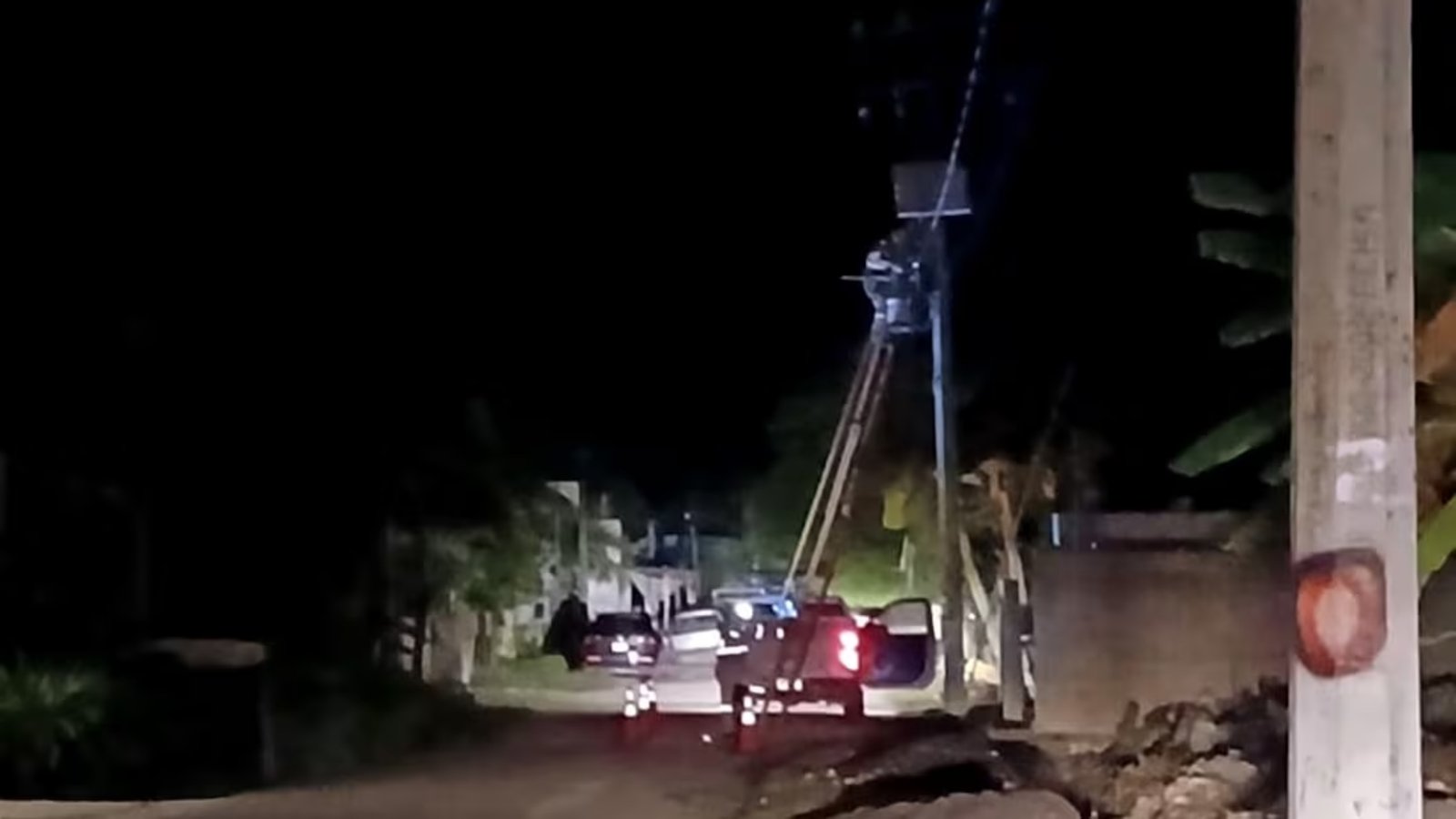 Retienen a empleados de CFE por apagones nocturnos en Yucatán