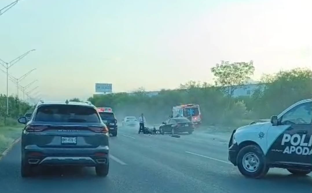 Muere motociclista tras ser impactado por un vehículo en Apodaca