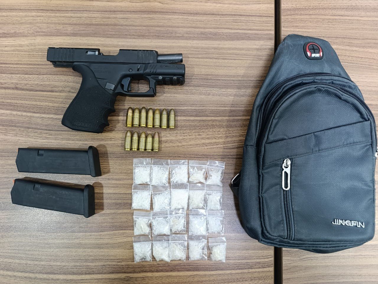 Policías de Santa Catarina detienen a hombre armado