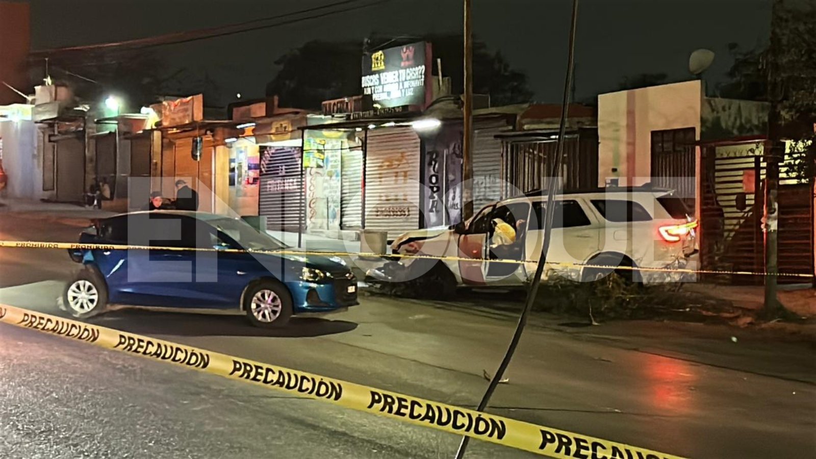 Camioneta impactada tras ataque armado en la colonia Hacienda del Sol, García, Nuevo León.