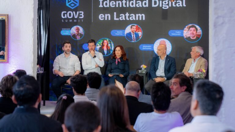 Mariela Saldívar presenta NLínea en el Gov3 Summit en Buenos Aires
