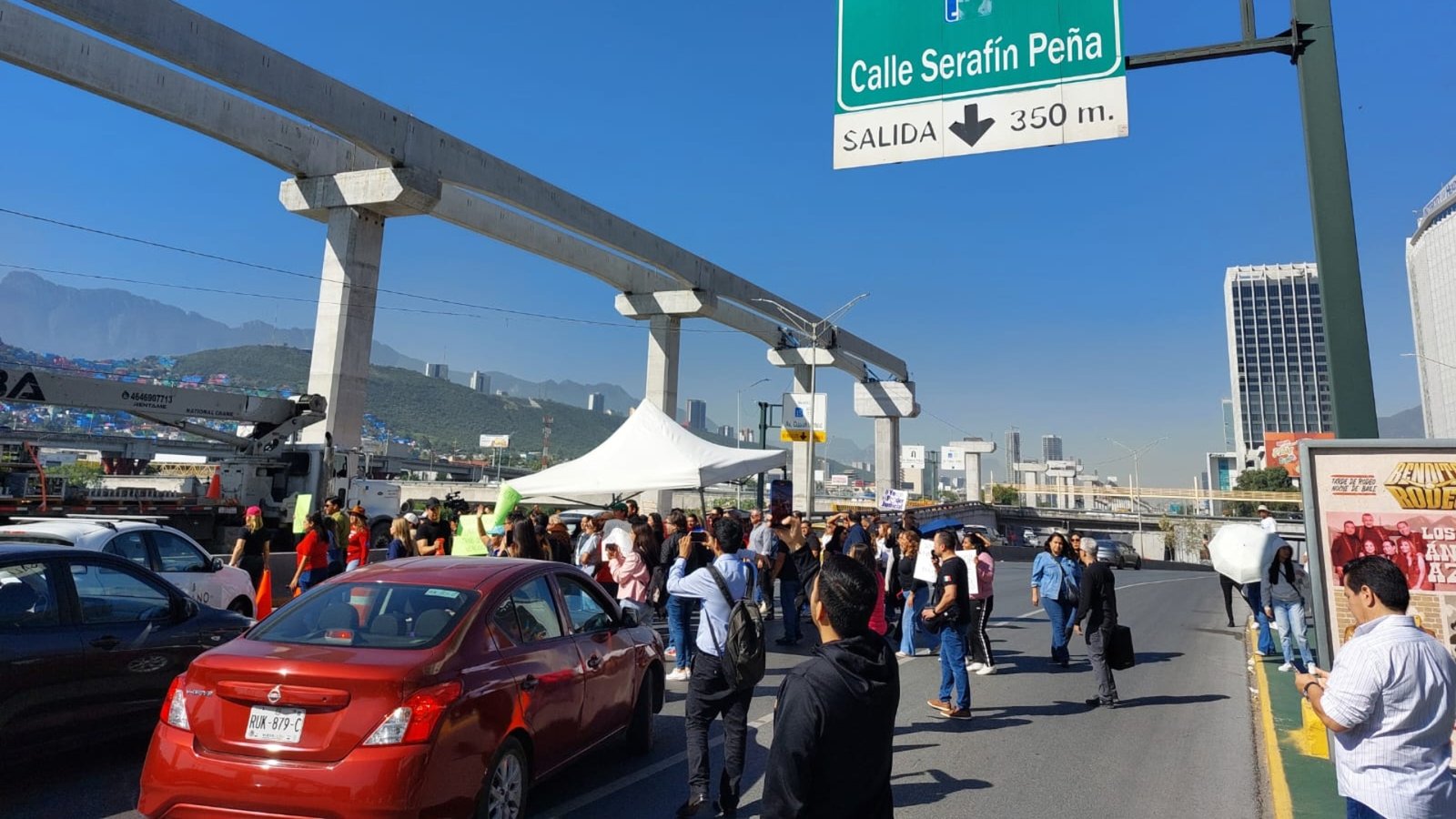 Trabajadores del Poder Judicial Federal bloquean avenidas del Centro de Monterrey durante protesta laboral