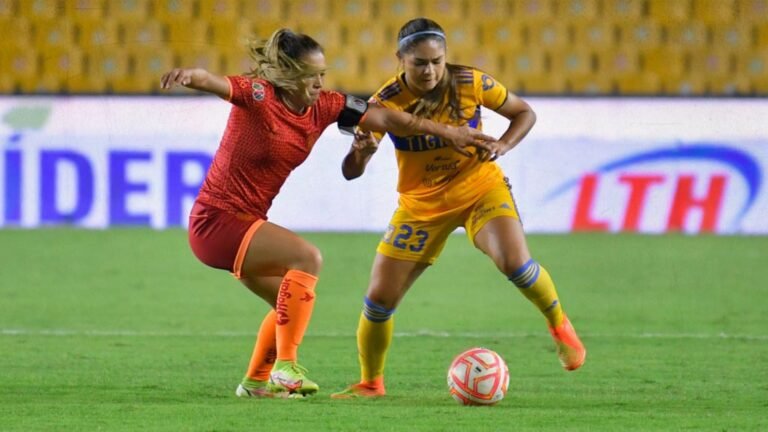 Tigres Femenil celebra su pase a semifinales del Apertura 2025 tras empatar con Bravas