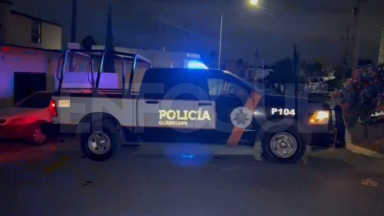 Escena del crimen en Bosques del Sol, Guadalupe, donde joven fue ejecutado en un porche