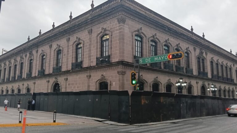 Amanece blindado Palacio de Gobierno ante marcha del 25N en Nuevo León