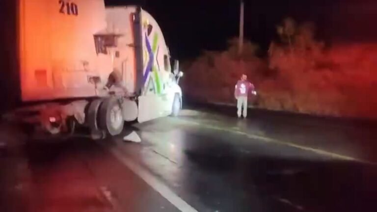 Trailero muere en choque frontal en Marín