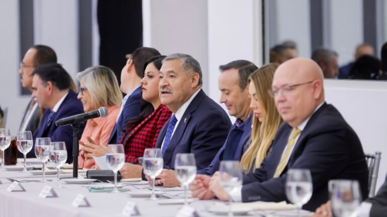 Santos Guzmán Rector