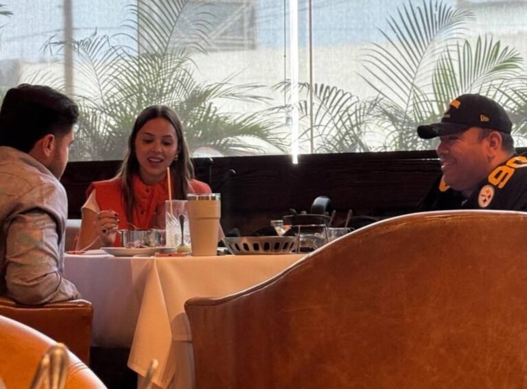 Samuel García y Policarpo Flores reunidos en restaurante de San Pedro